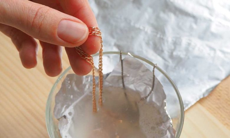 My Grandma Taught Me This Trick To Clean Jewelry With Almost Zero Work e1725734370421